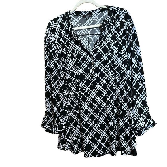 Cocomo Top Womens 3X Black White Multicolor Print Stretch Roll Tab Sleeve Blouse - Picture 1 of 8